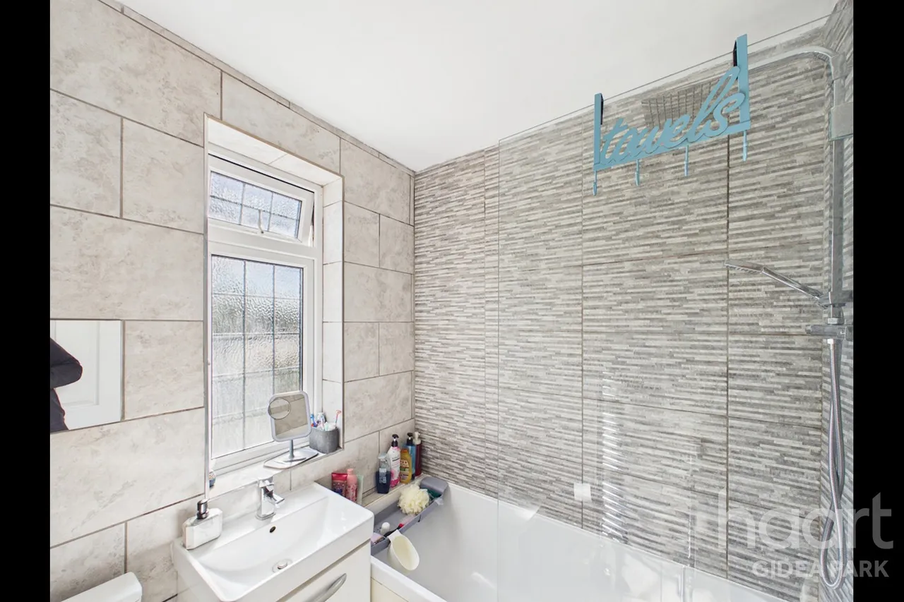 Heath Park Road, Gidea Park, RM2, photo 10