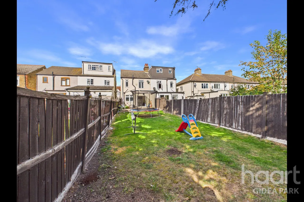 Heath Park Road, Gidea Park, RM2, photo 16