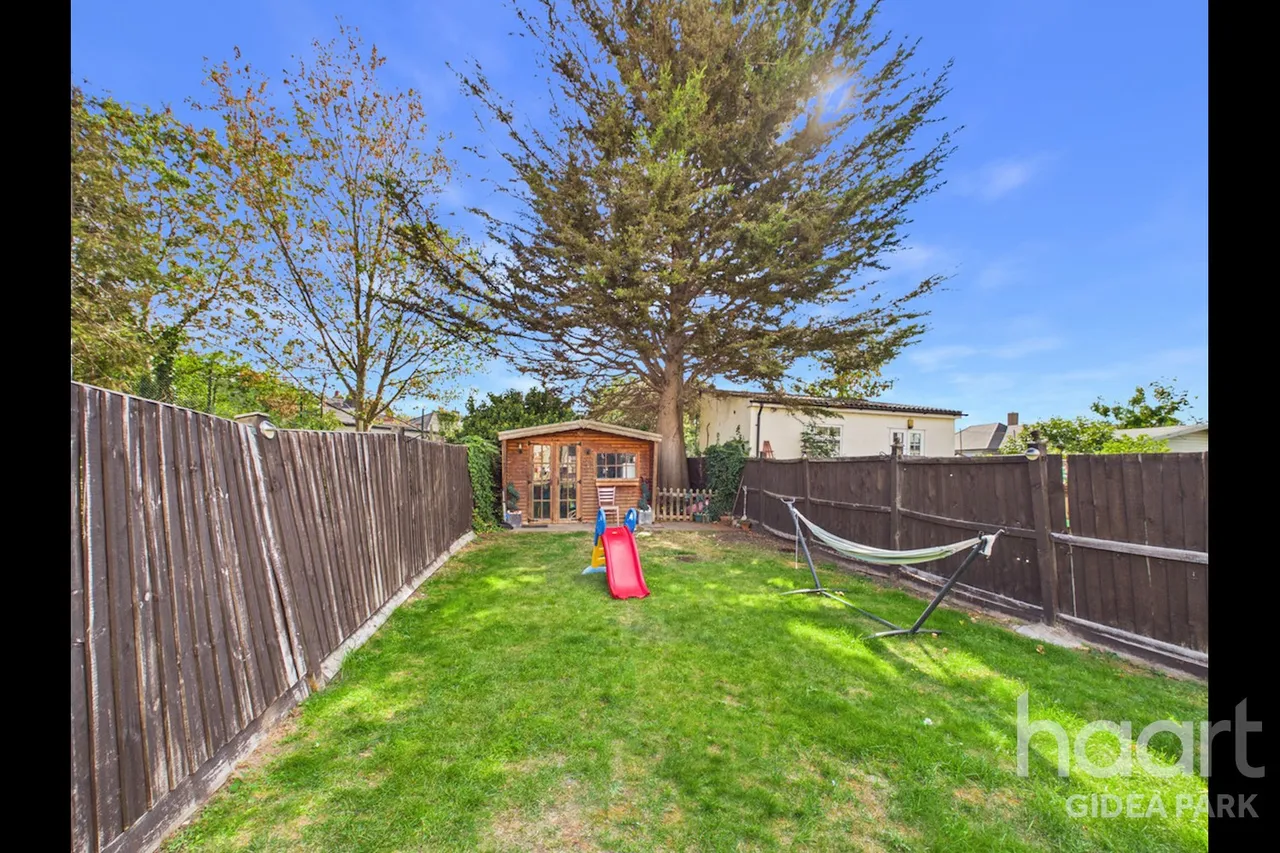 Heath Park Road, Gidea Park, RM2, photo 14