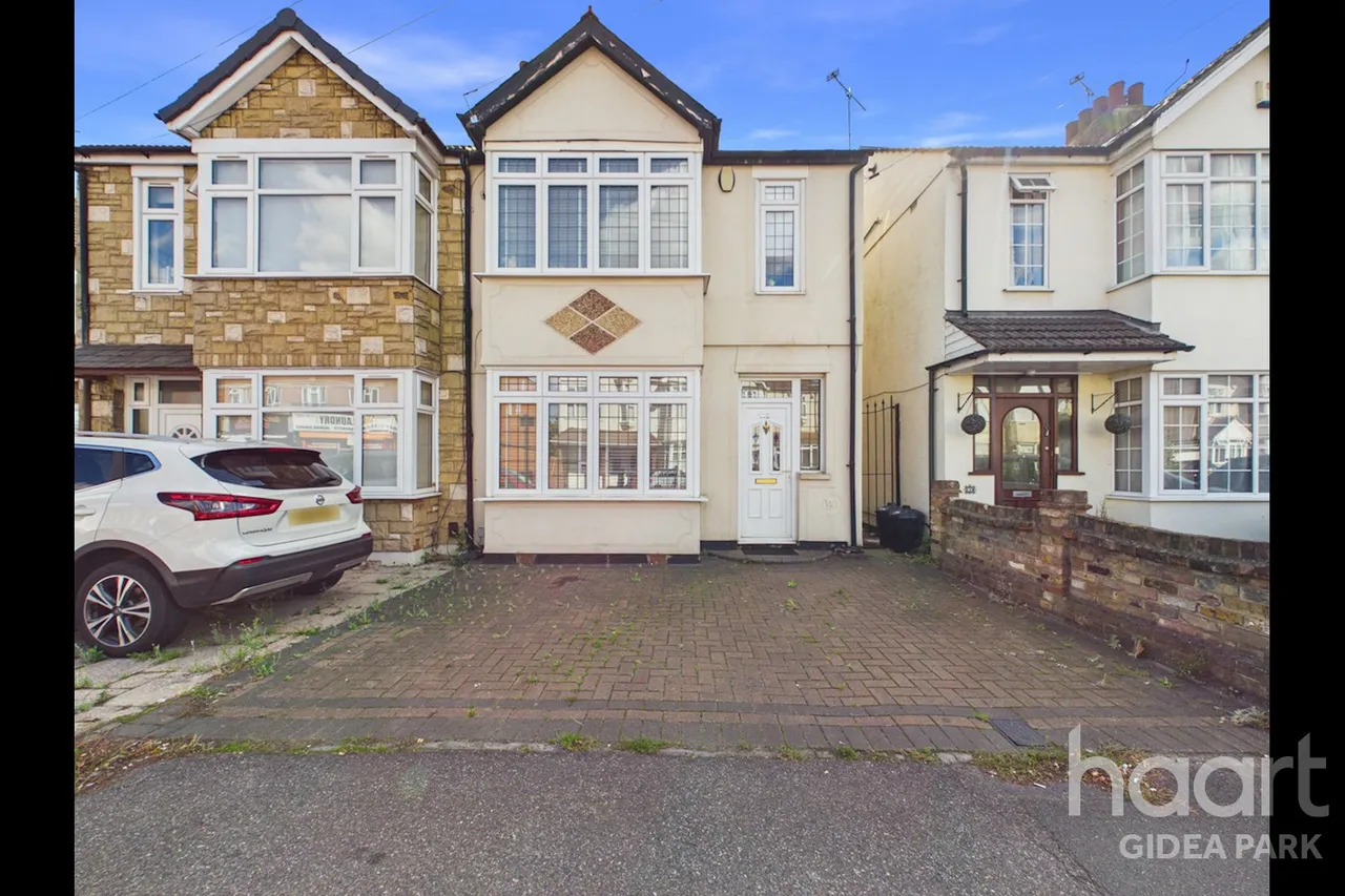 Heath Park Road, Gidea Park, RM2, photo 17
