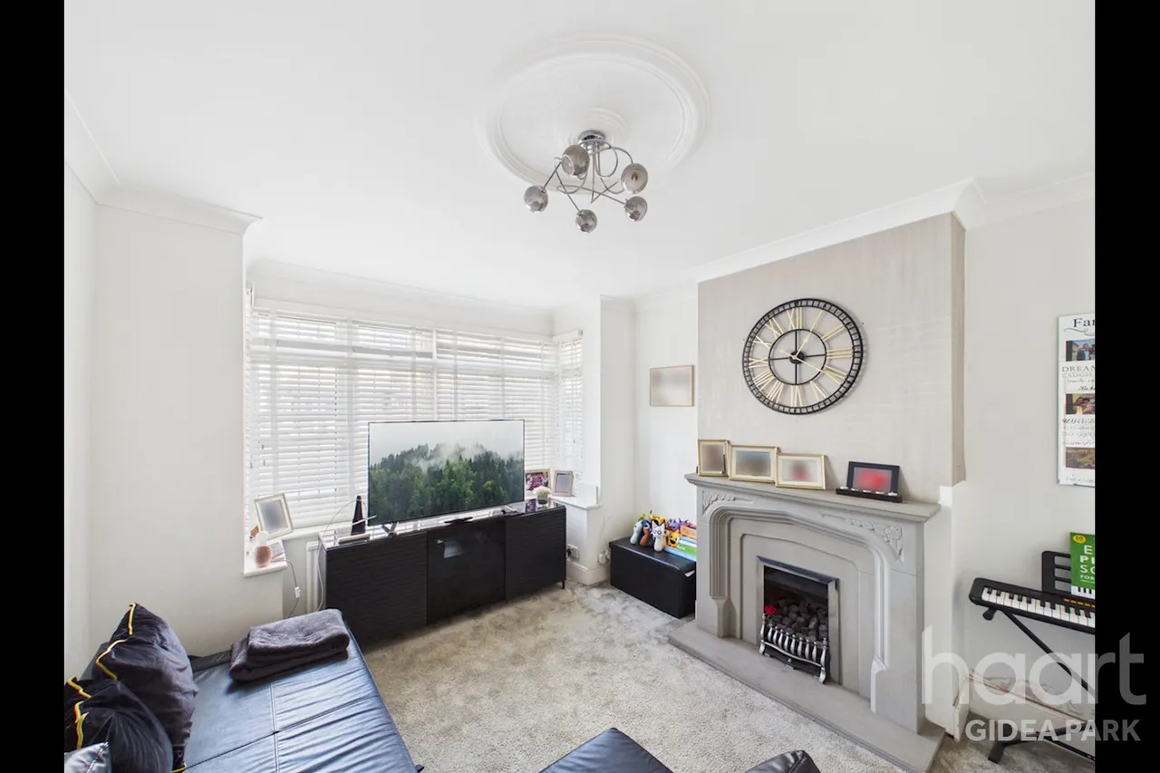 Heath Park Road, Gidea Park, RM2, photo 7