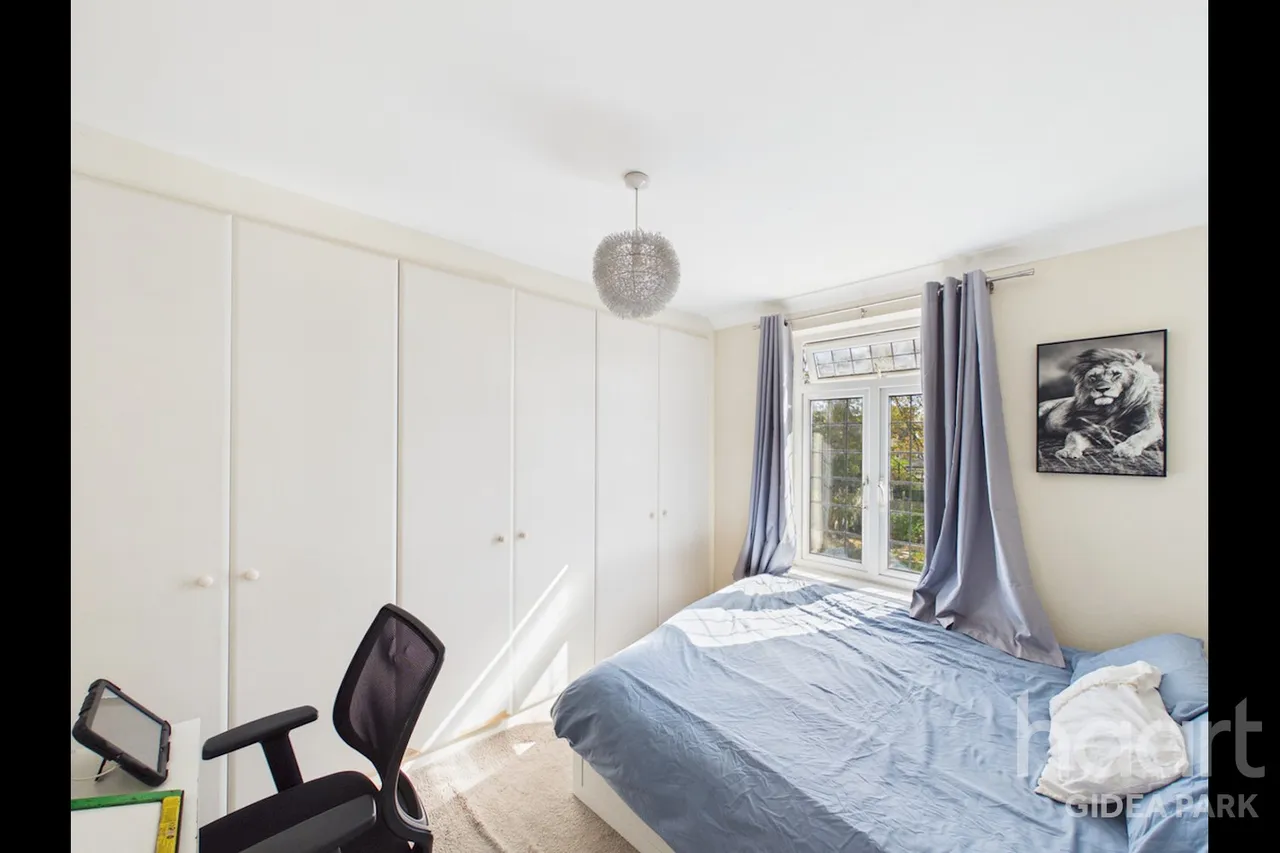 Heath Park Road, Gidea Park, RM2, photo 8
