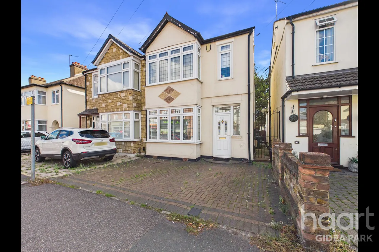 3 bed house for sale, Heath Park Road, Gidea Park, RM2