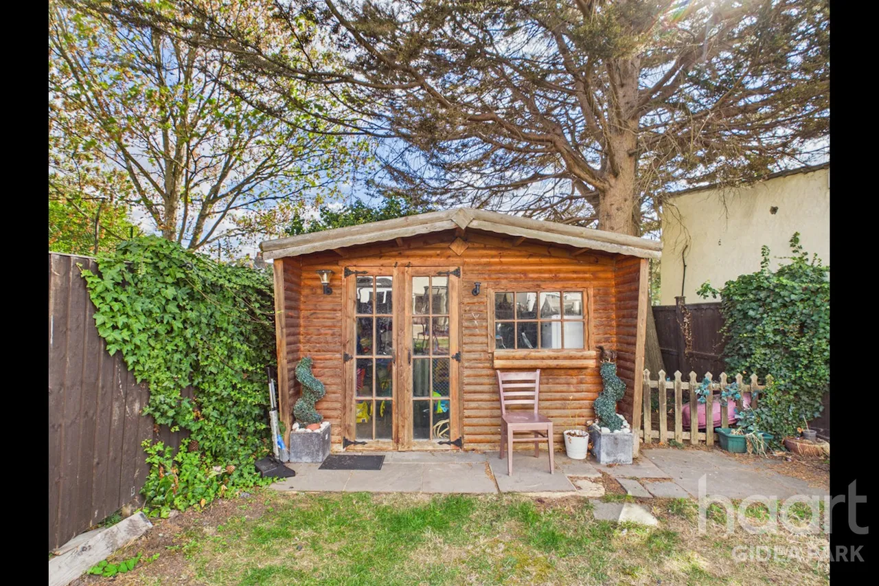 Heath Park Road, Gidea Park, RM2, photo 15