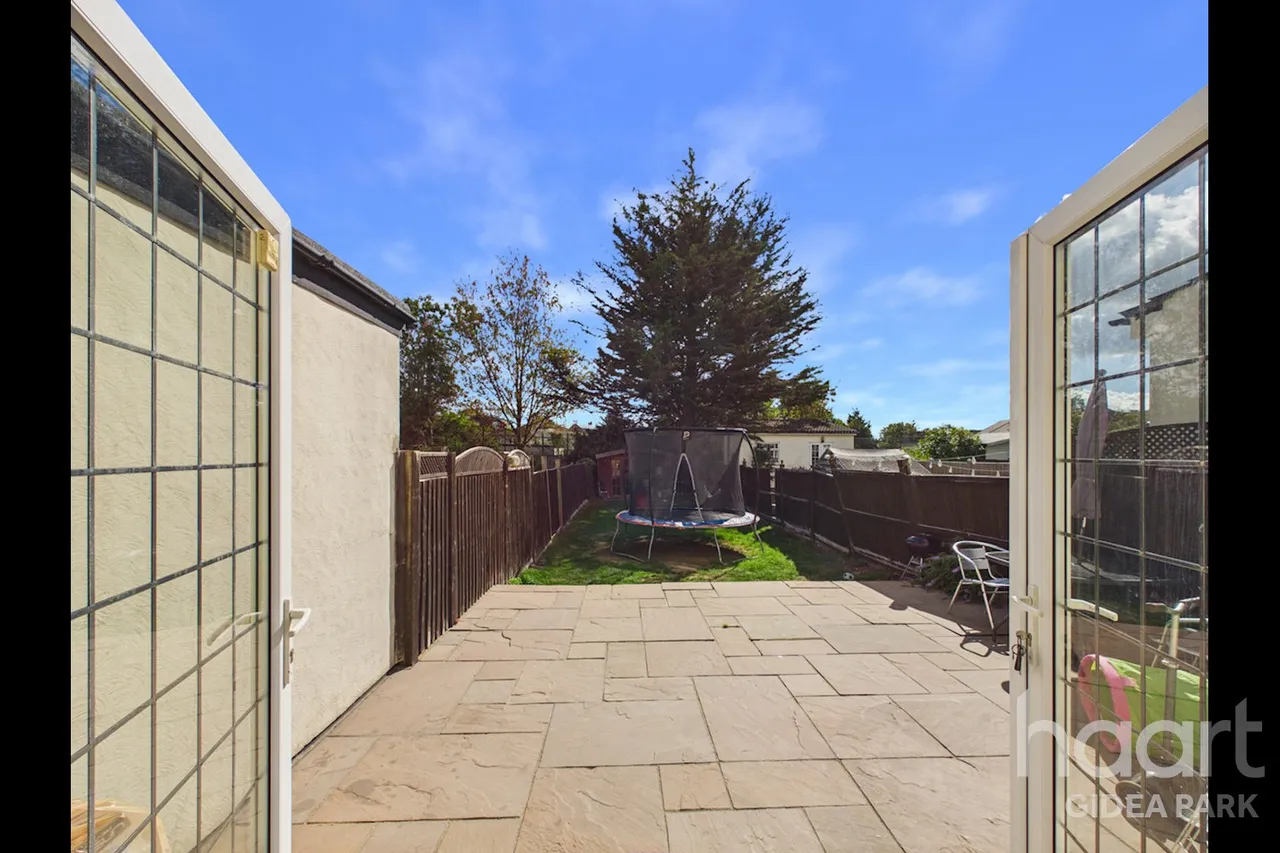 Heath Park Road, Gidea Park, RM2, photo 4