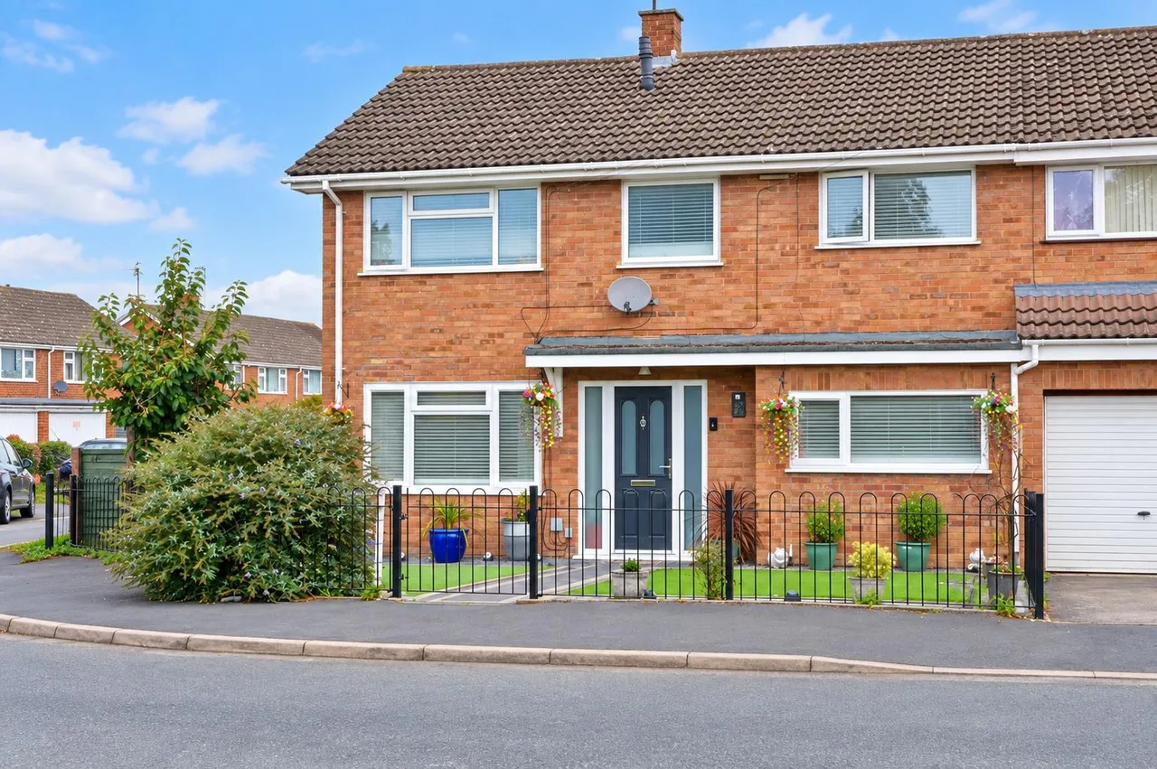 4 bed house for sale, Elmbury Drive, Tewkesbury, GL20