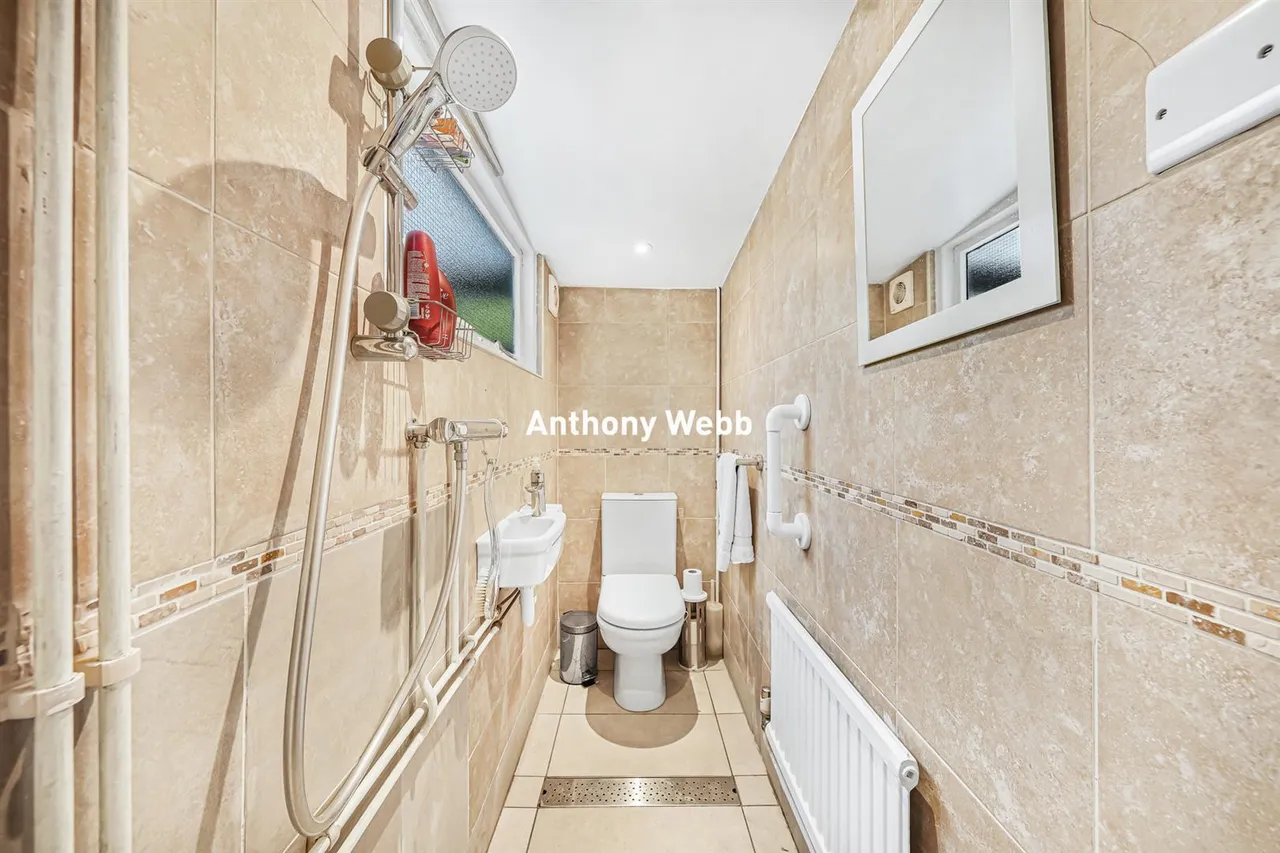Bourne Hill, Palmers Green, N13, photo 15