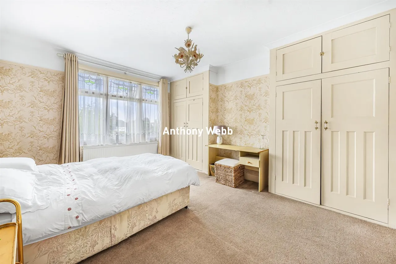 Bourne Hill, Palmers Green, N13, photo 22