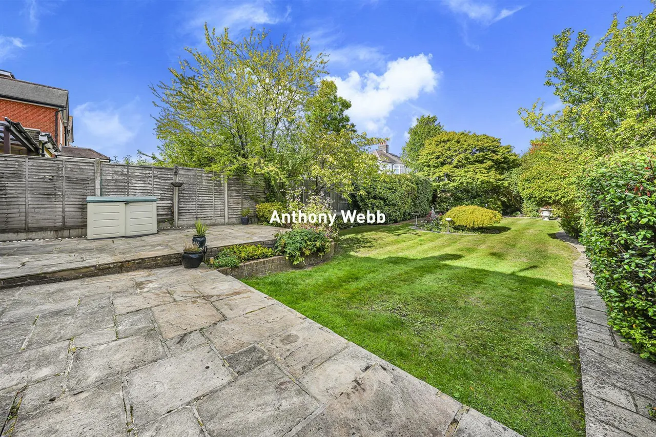 Bourne Hill, Palmers Green, N13, photo 29