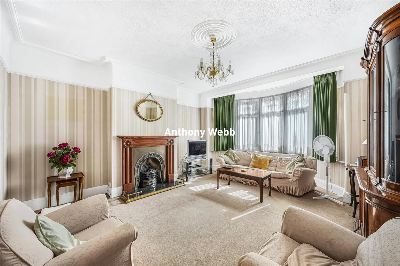 Bourne Hill, Palmers Green, N13, photo 5
