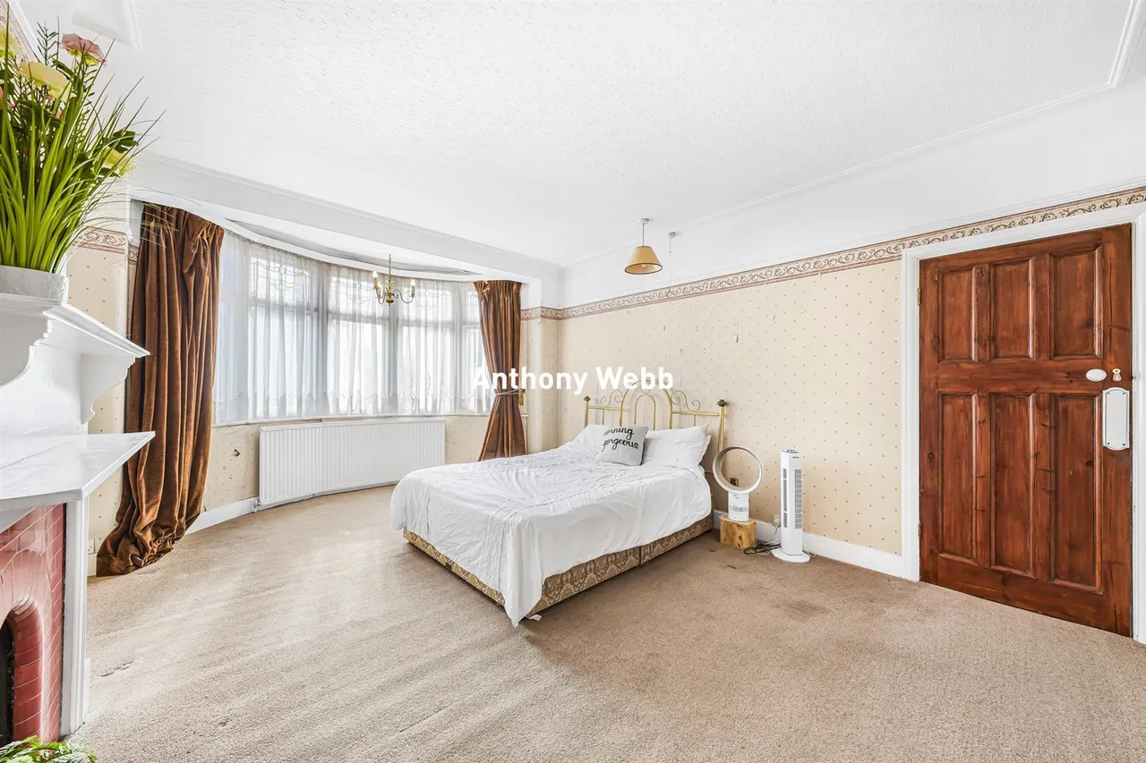 Bourne Hill, Palmers Green, N13, photo 21