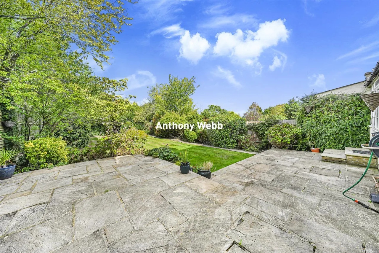 Bourne Hill, Palmers Green, N13, photo 28