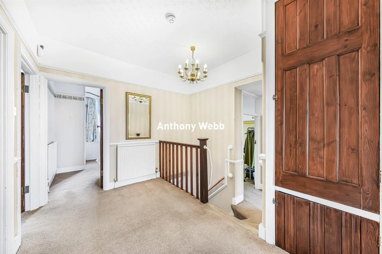 Bourne Hill, Palmers Green, N13, photo 18
