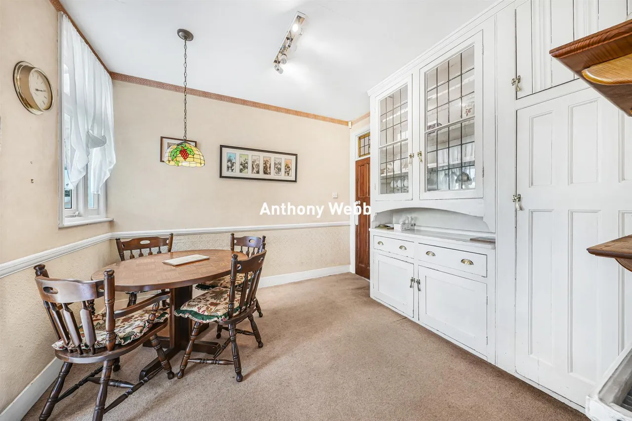 Bourne Hill, Palmers Green, N13, photo 11