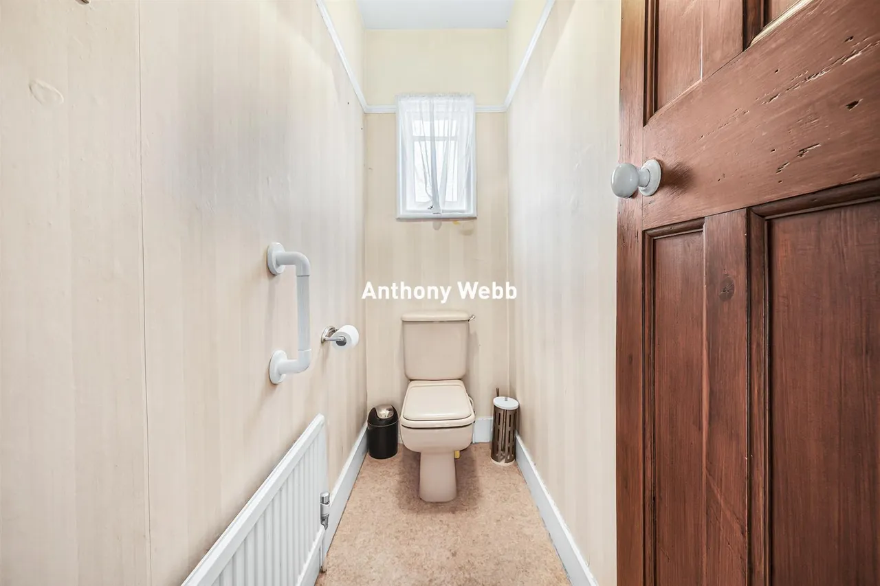 Bourne Hill, Palmers Green, N13, photo 27