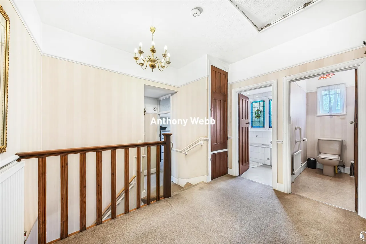 Bourne Hill, Palmers Green, N13, photo 19