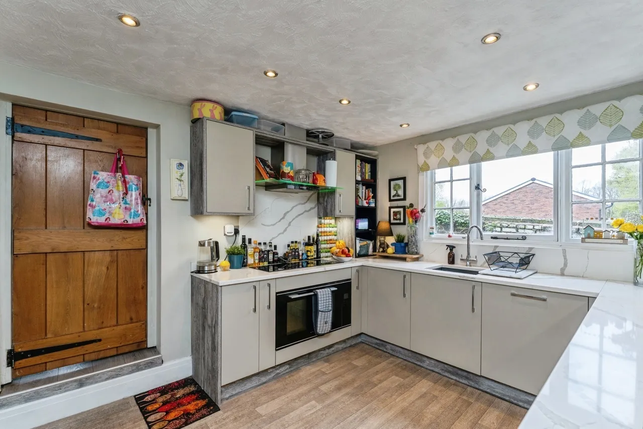 Well Street, Holywell, CH8, photo 2