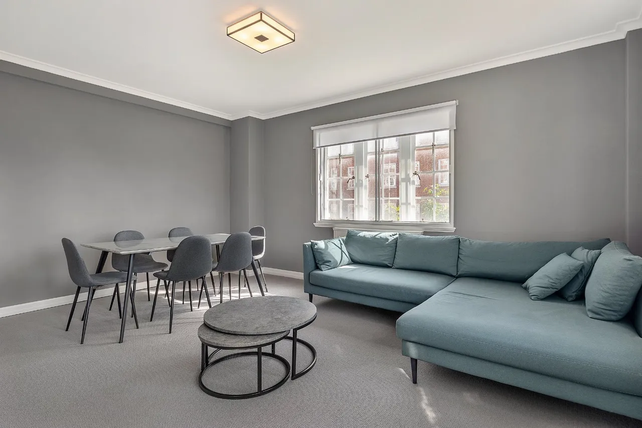 2 bed flat to rent, Kensington High Street, London, W8
