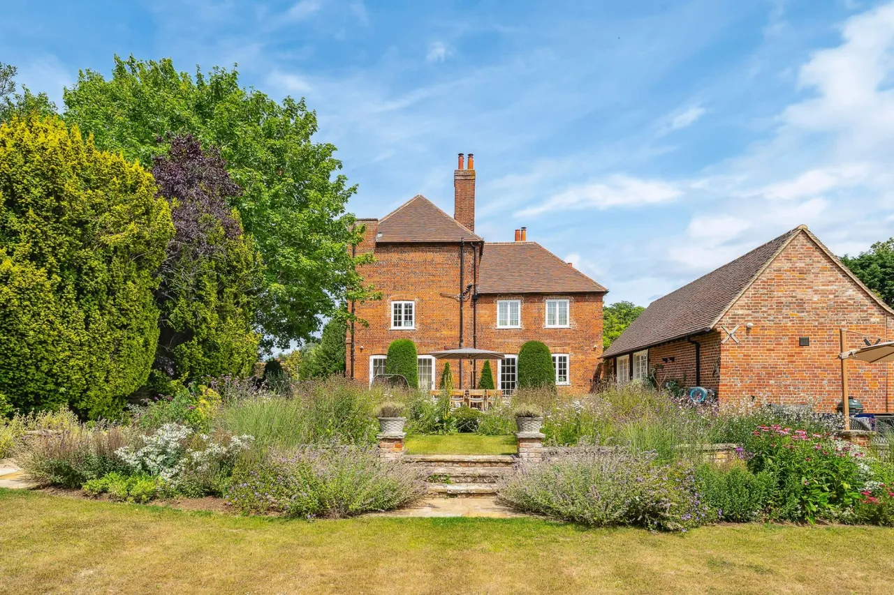 Village Lane, Hedgerley, SL2, photo 26
