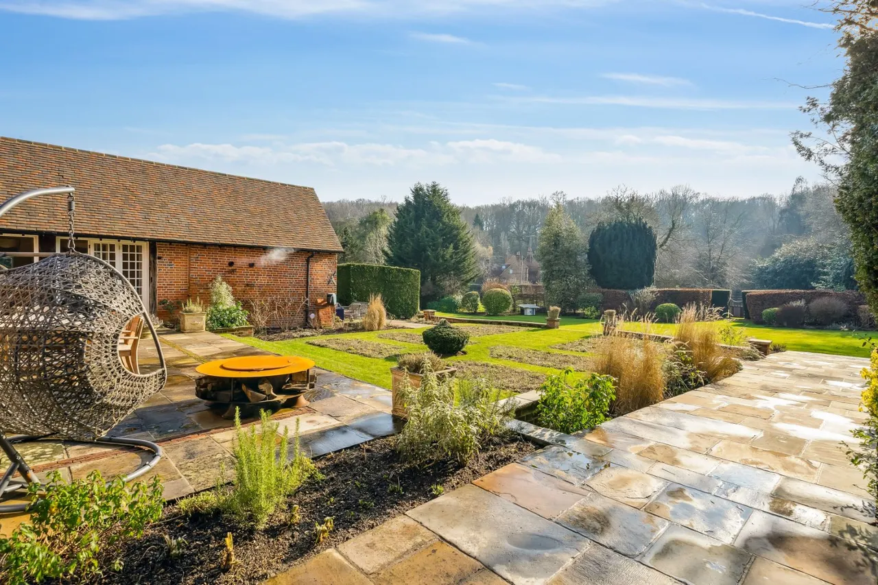 Village Lane, Hedgerley, SL2, photo 33