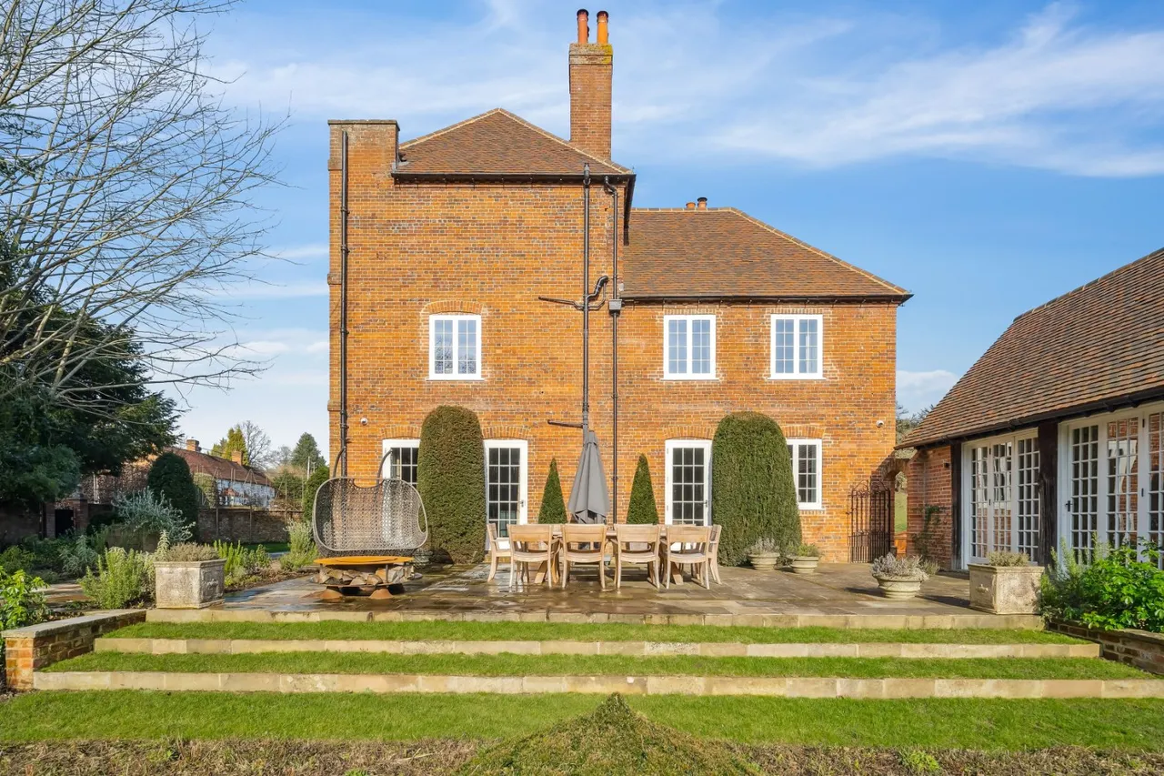 Village Lane, Hedgerley, SL2, photo 12