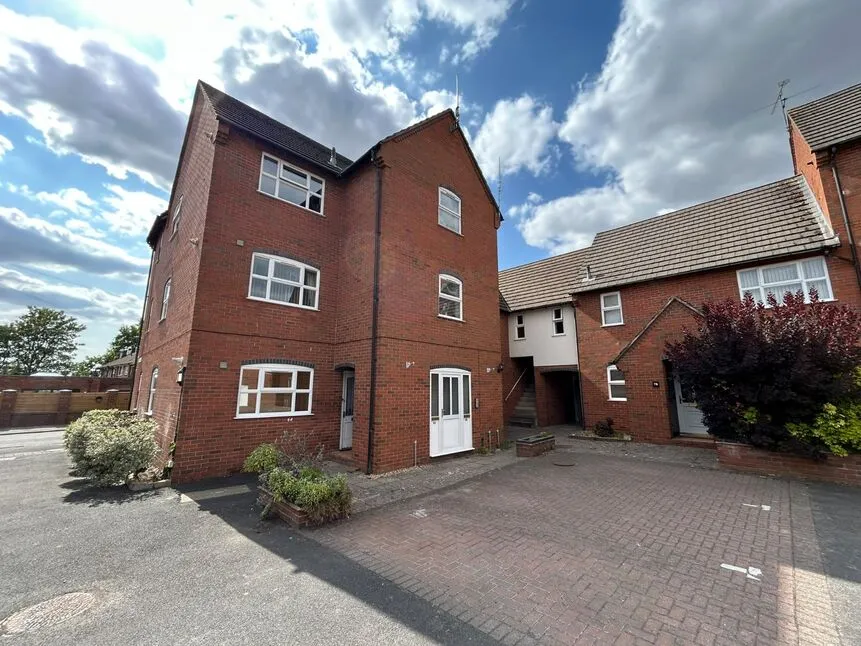 2 bed flat for sale — Elmdene Road, Kenilworth, Warwickshire, CV8