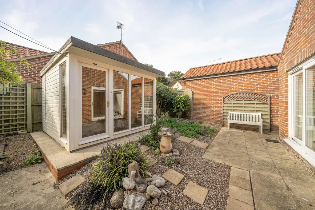 Ainsworth Road, Holt, photo 16