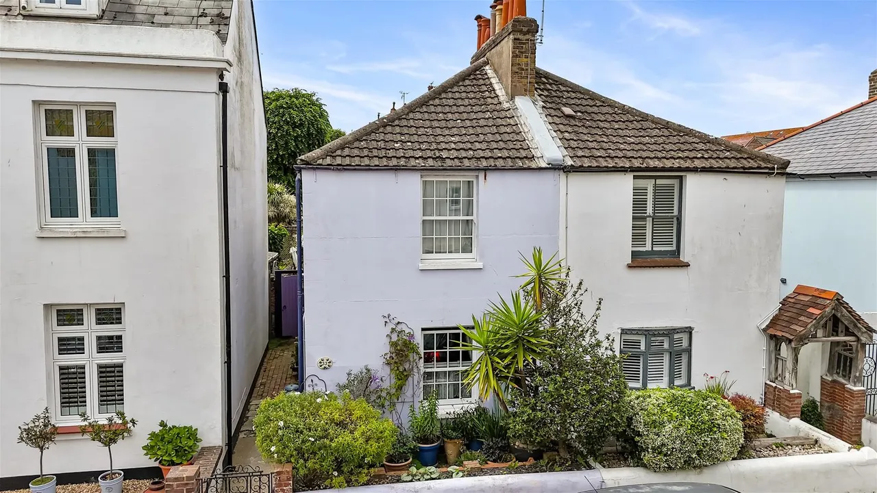 2 bed house for sale — Park Road, Worthing