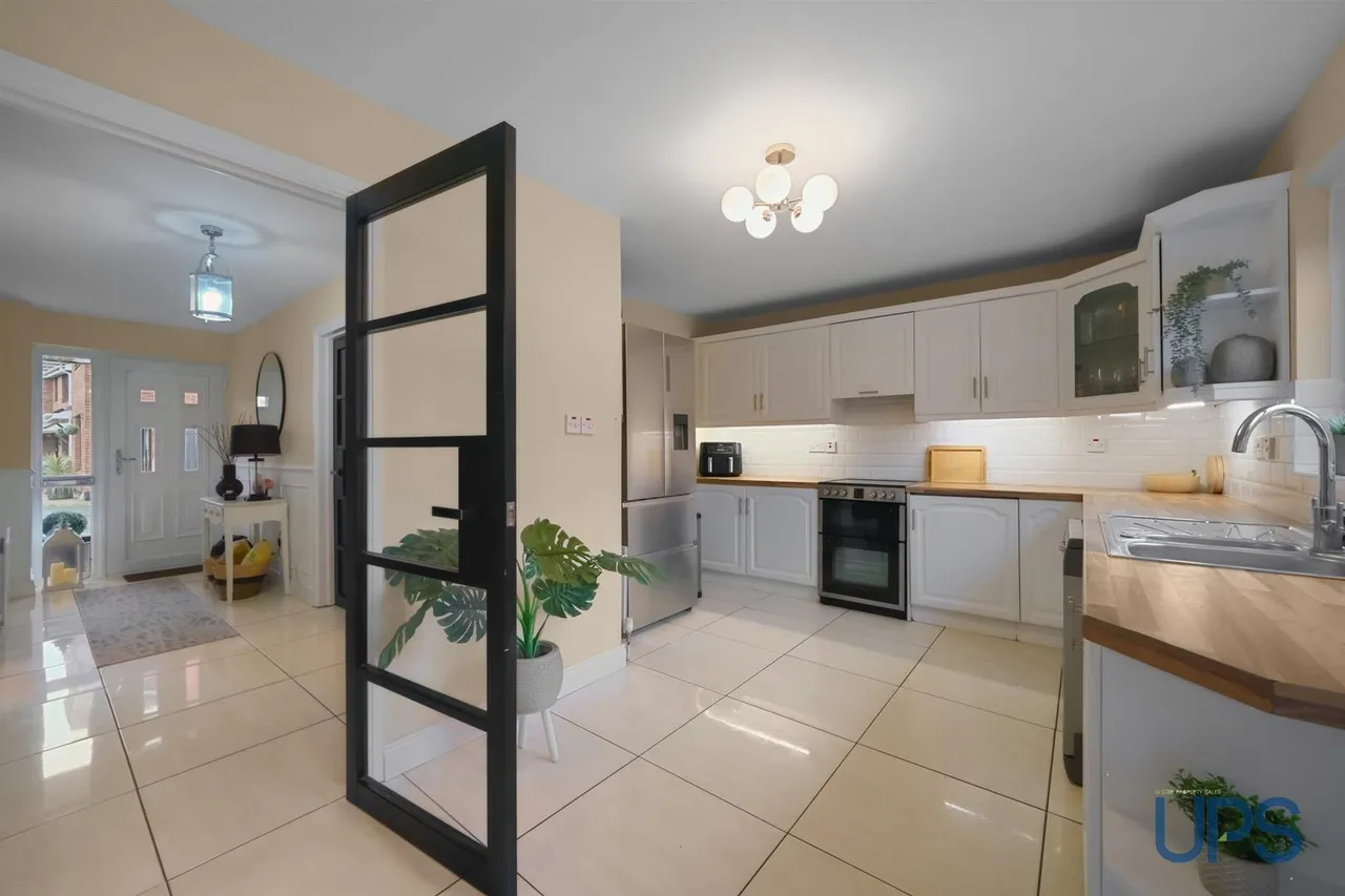 Arlington Drive, Blacks Road, BT10, photo 14
