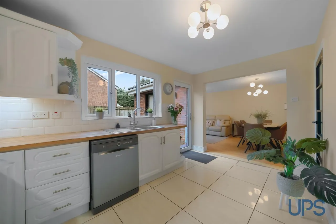 Arlington Drive, Blacks Road, BT10, photo 15