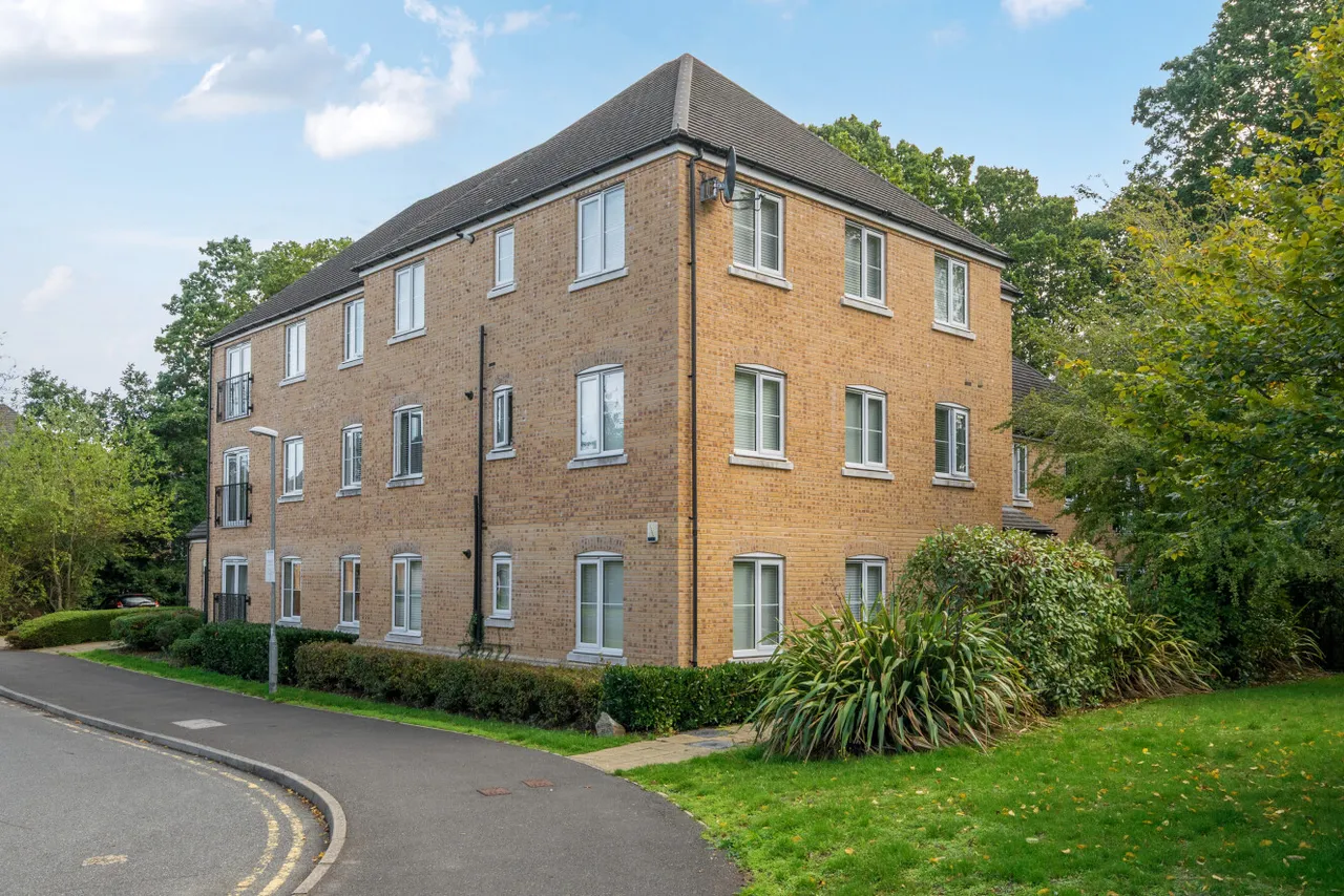 2 bed flat for sale — Waratah Drive, Chislehurst, Kent, BR7