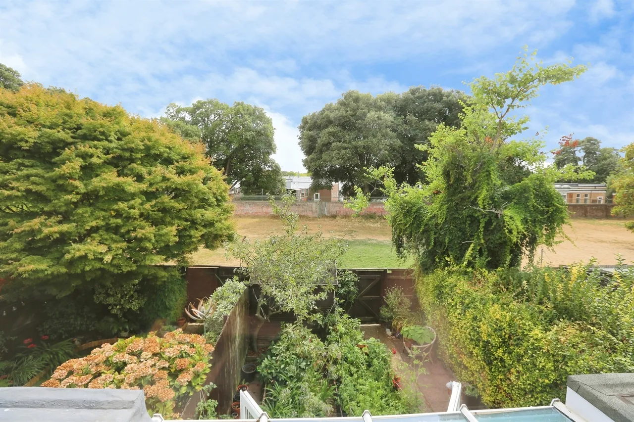 Arminers Close, Gosport, PO12, photo 13