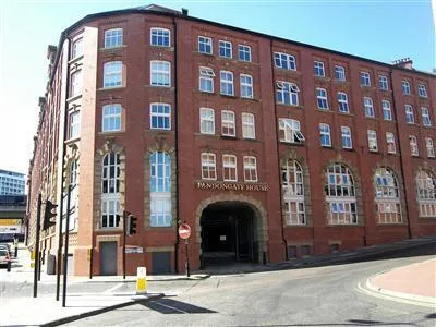 2 bed flat to rent — Pandongate House, City Centre