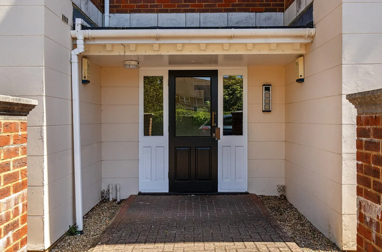 St. Lukes Square, Guildford, GU1, photo 16