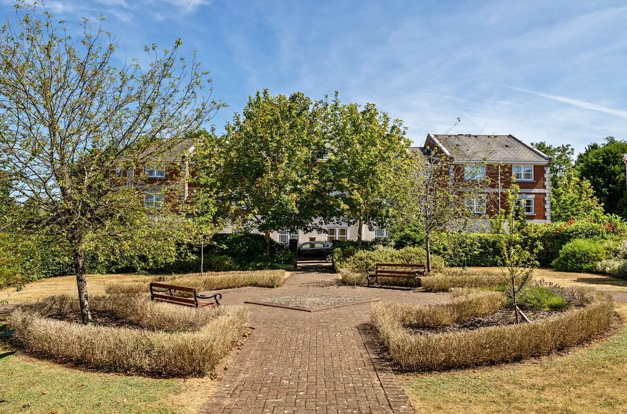 St. Lukes Square, Guildford, GU1, photo 8