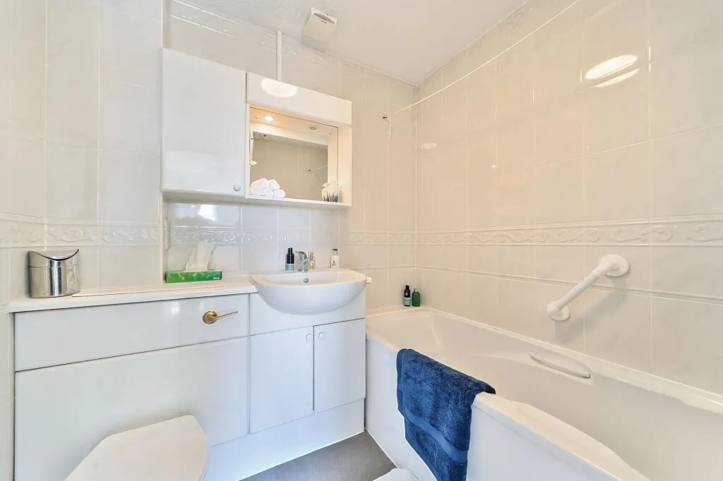 Grenville Place, Mill Hill, NW7, London, photo 12