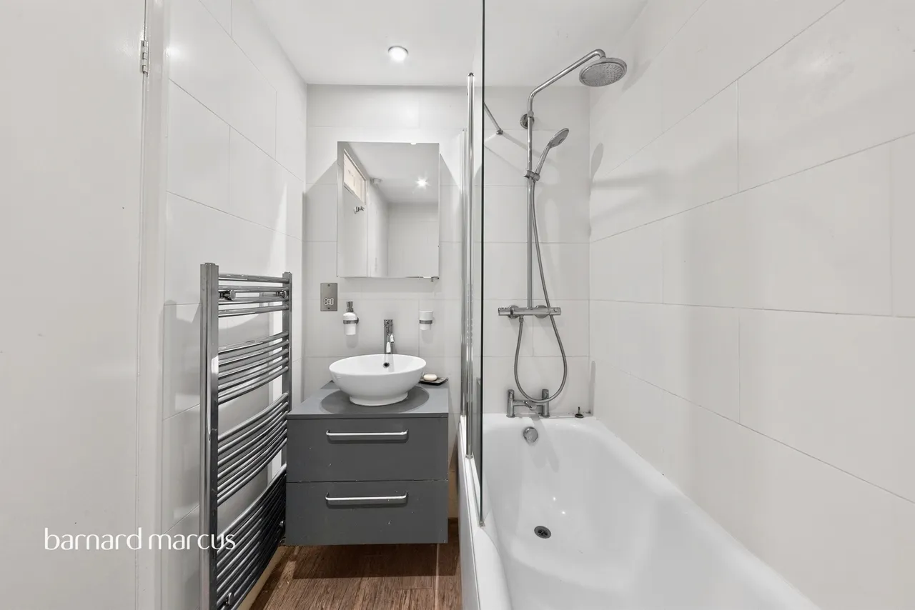 Holden Road, London, N12, photo 8