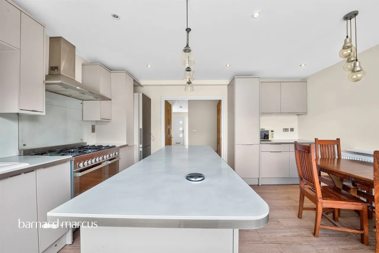 Holden Road, London, N12, photo 12