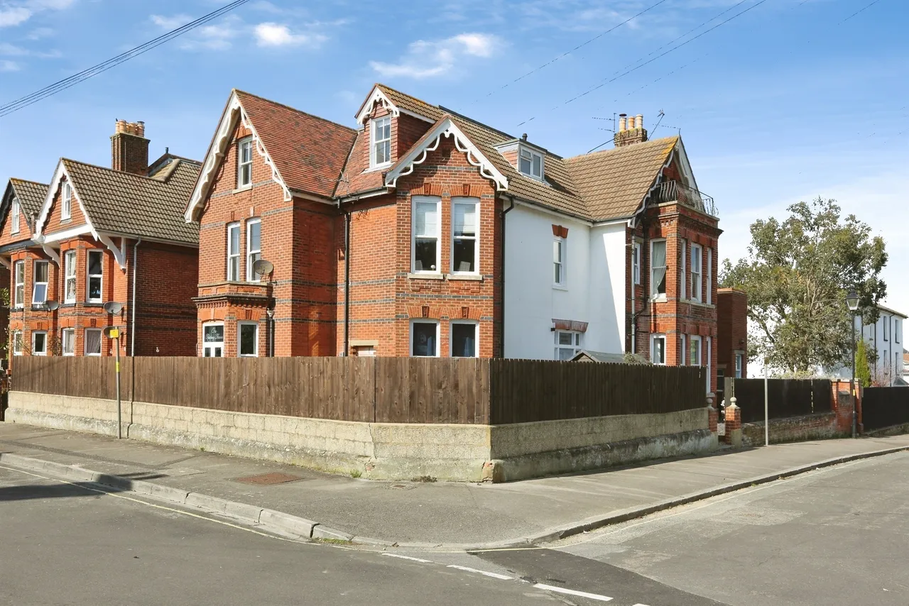 3 bed flat for sale — Paget Road, Gosport