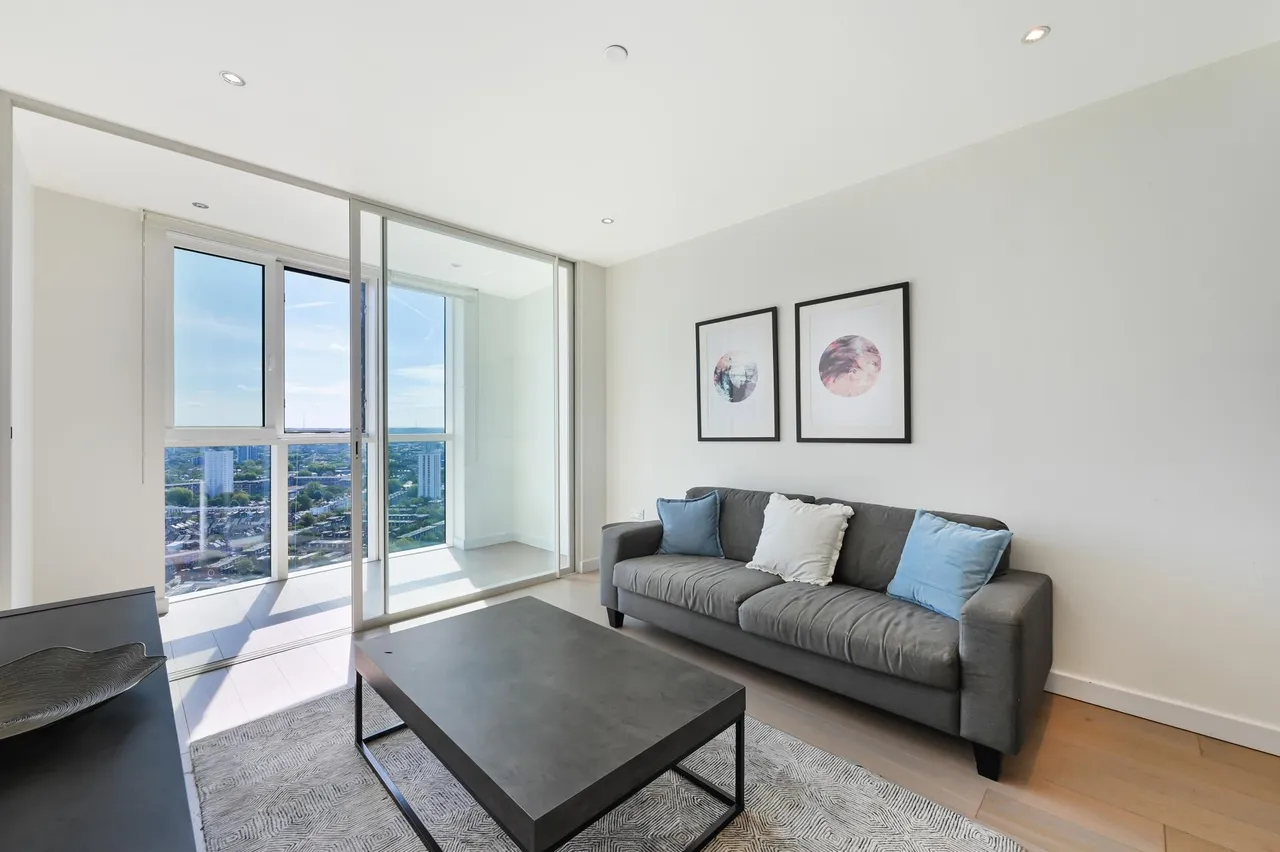 1 bed flat for sale, Sky Gardens, Nine Elms, SW8