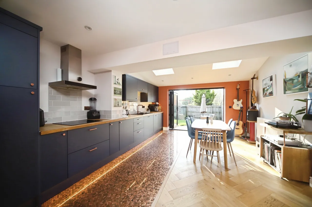3 bed house for sale — Chelmer Close, Taunton