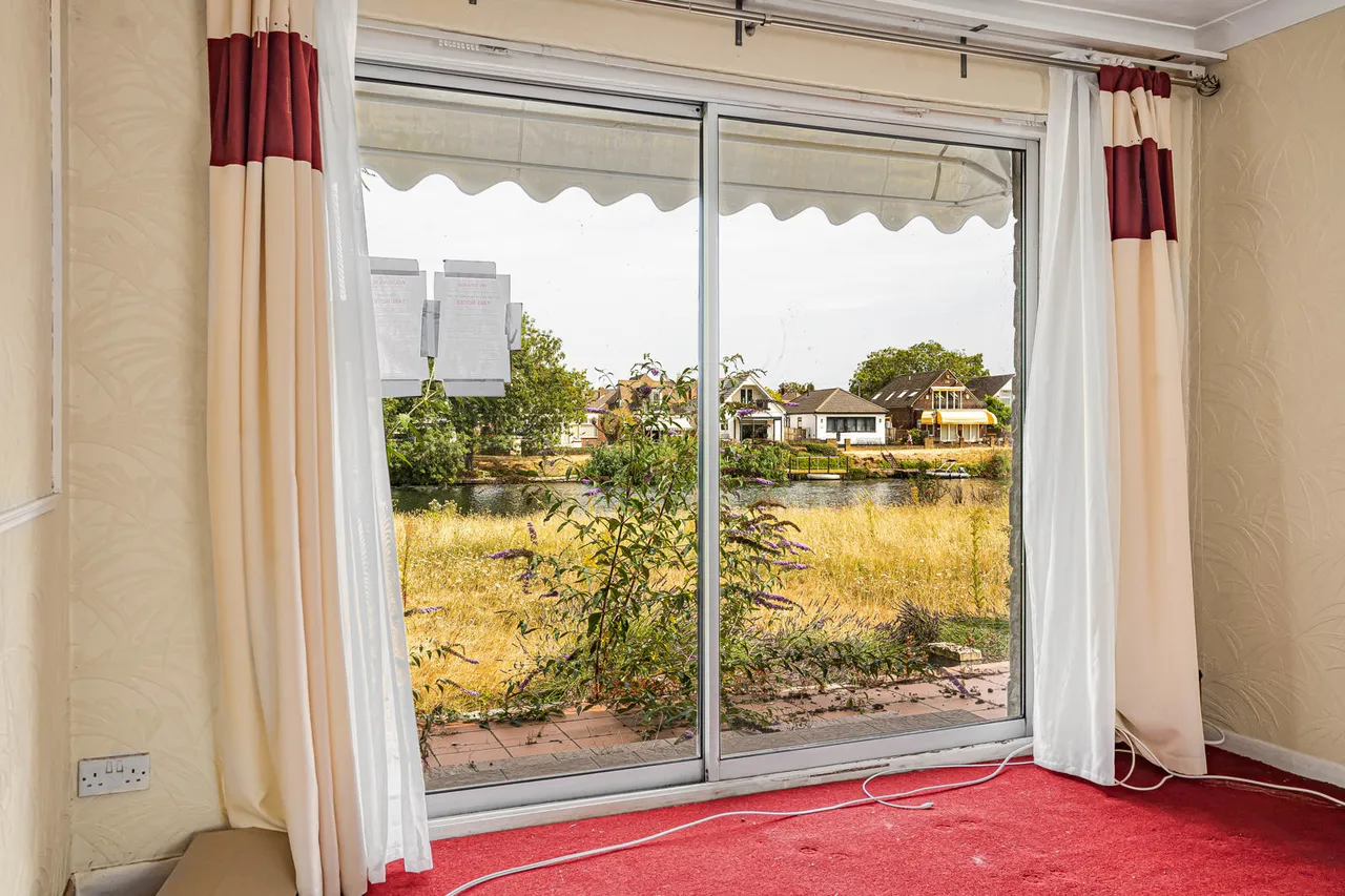 Riverside, Staines-upon-Thames, TW18, photo 13