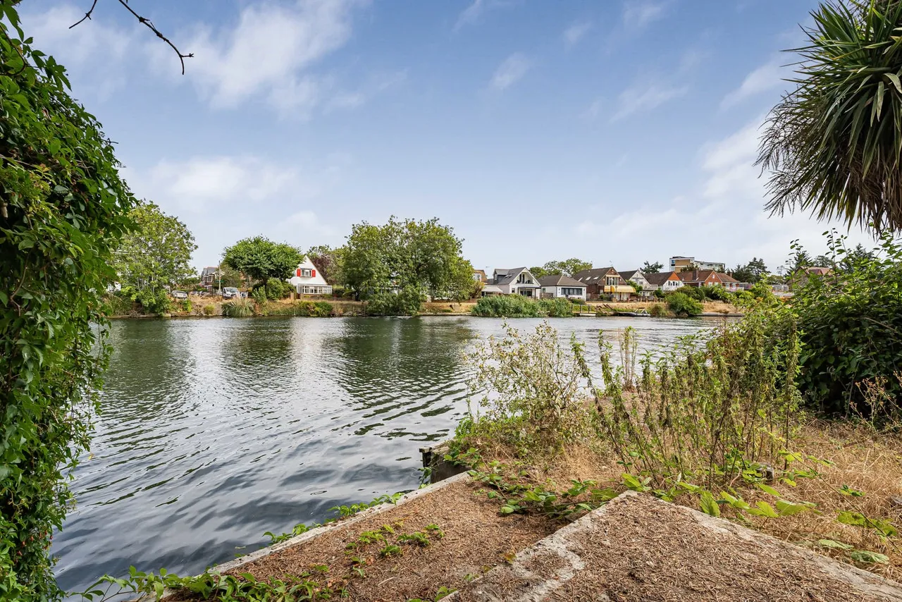 Riverside, Staines-upon-Thames, TW18, photo 18