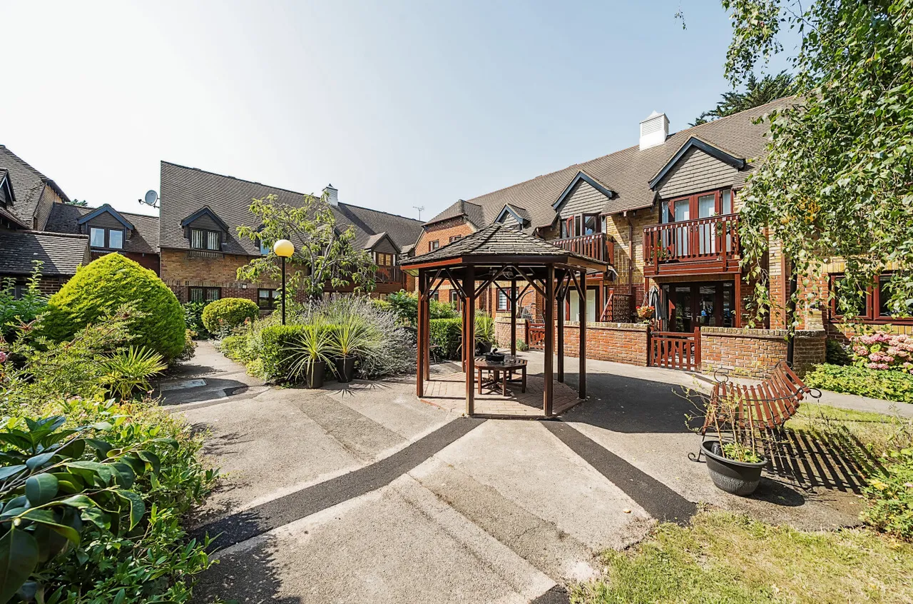 2 bed flat for sale, Garden Mews, Warsash, SO31