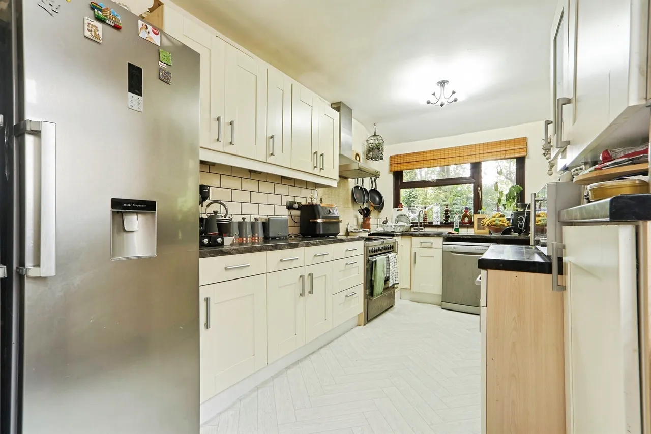 Aireville Avenue, Shipley, photo 6