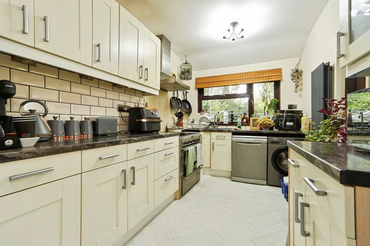 Aireville Avenue, Shipley, photo 5