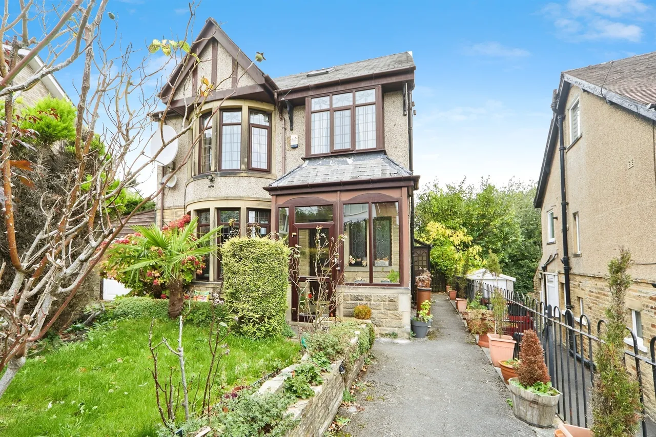 5 bed house for sale — Aireville Avenue, Shipley