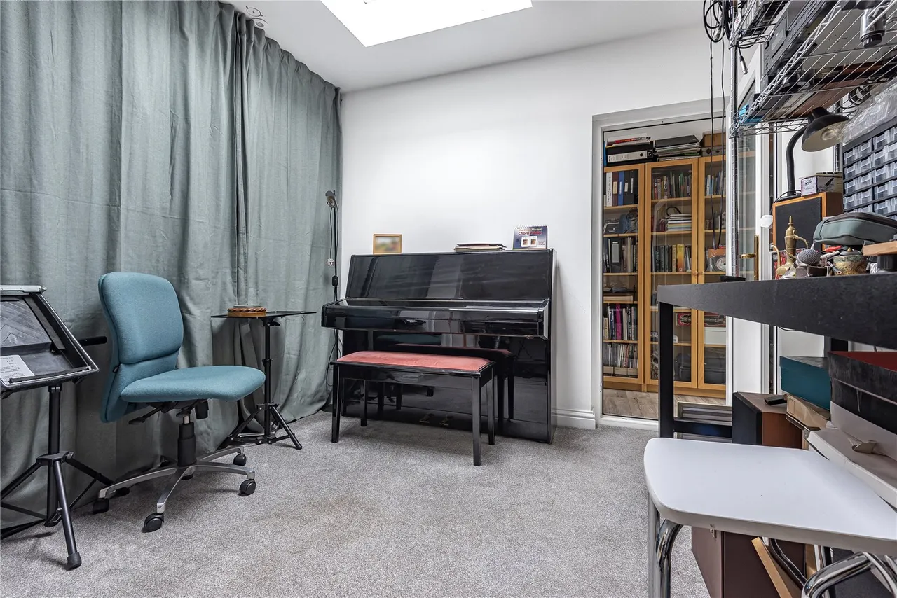 Hanworth Road, Hampton, London, TW12 3EF, photo 11