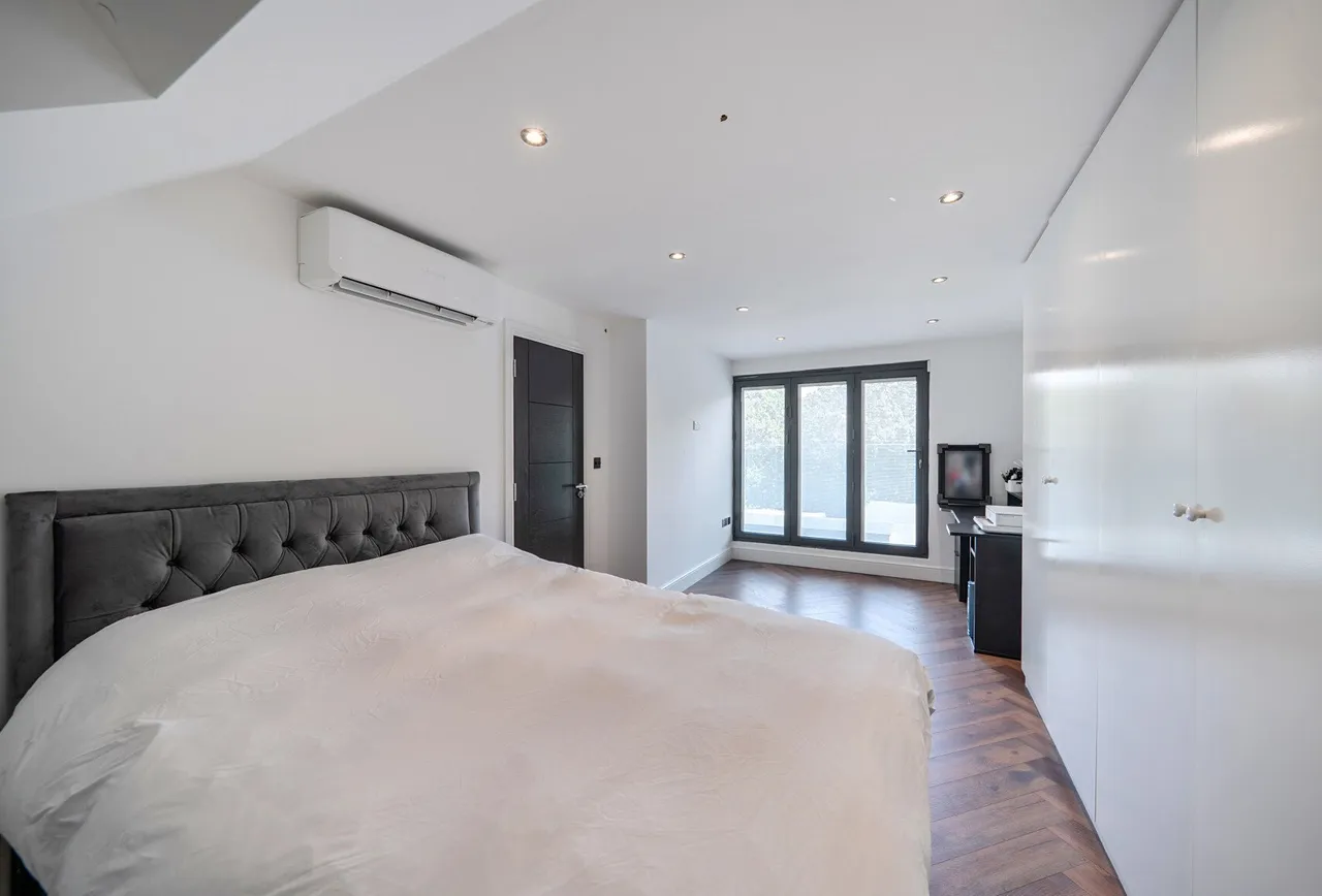 Kinloch Drive, London, NW9 7LH, photo 6