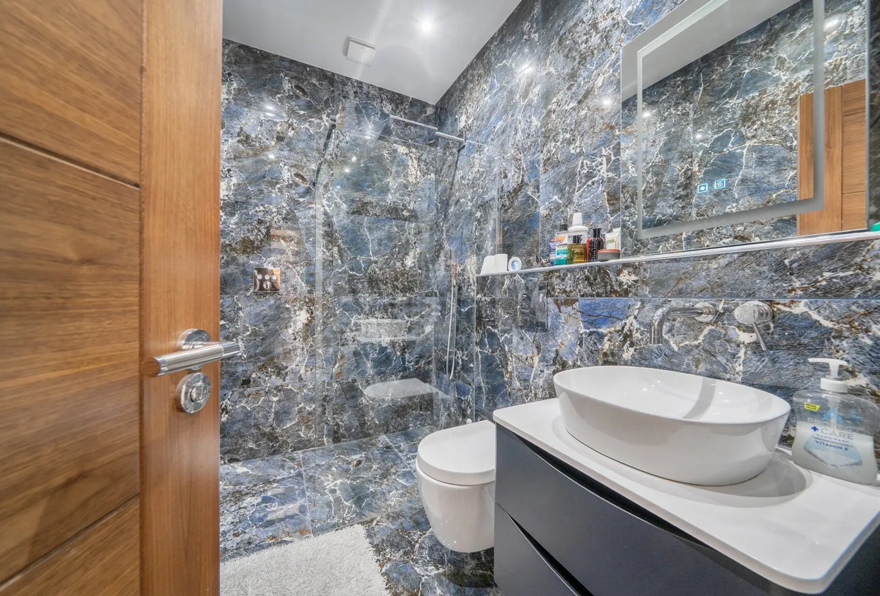 Kinloch Drive, London, NW9 7LH, photo 13